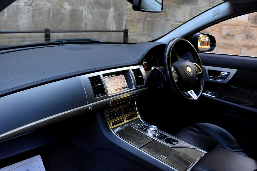 Jaguar XF 